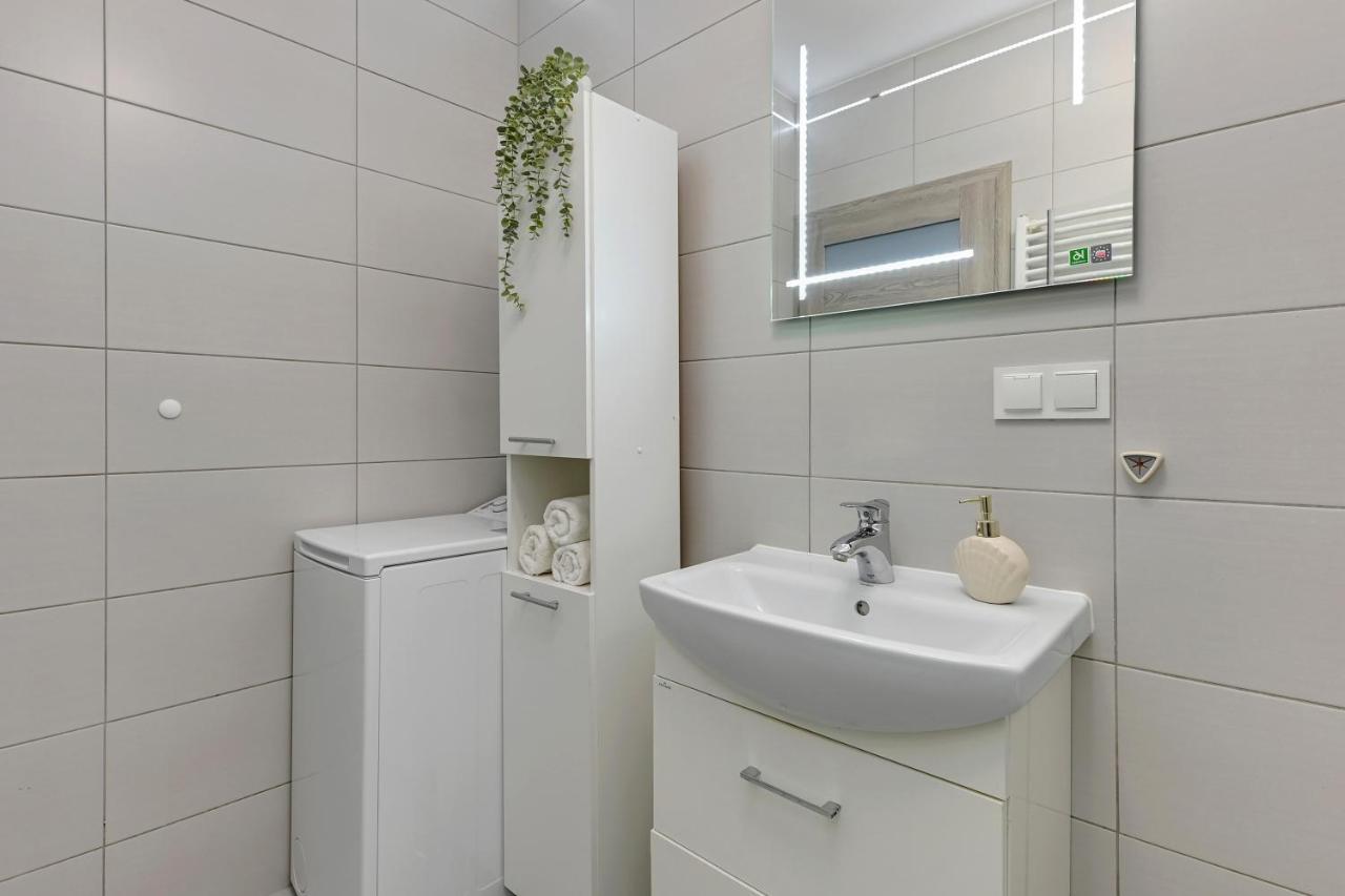Downtown Apartments Sadova City Center & Parking Gdańsk Buitenkant foto