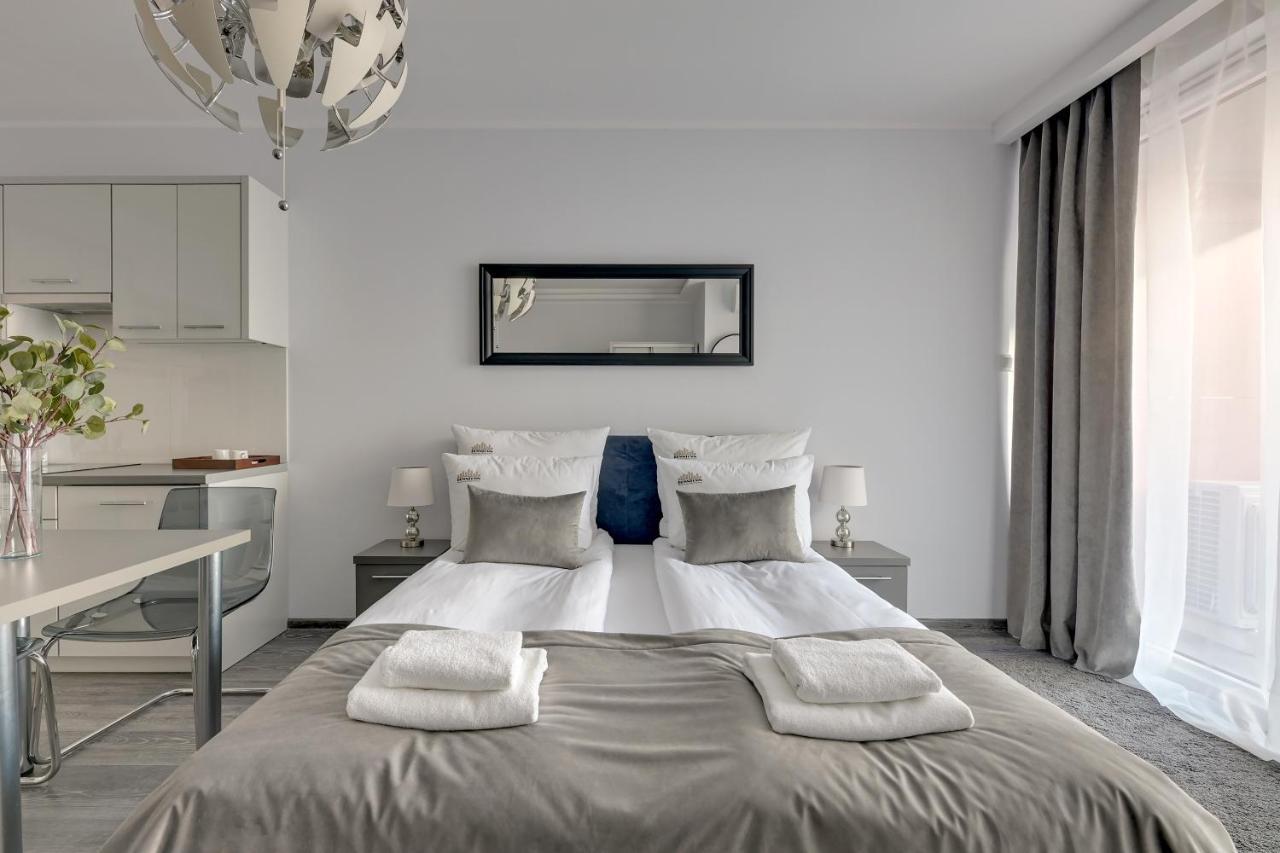 Downtown Apartments Sadova City Center & Parking Gdańsk Buitenkant foto