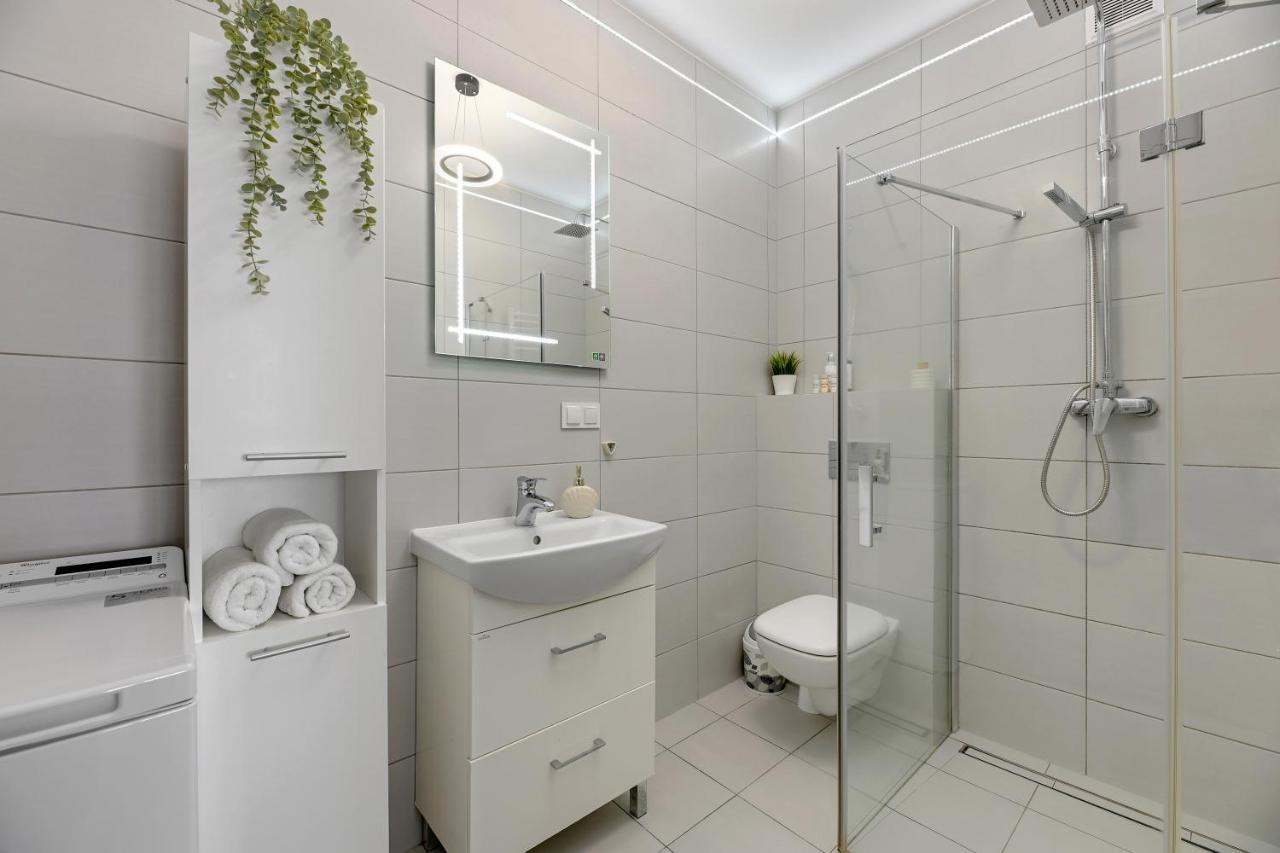 Downtown Apartments Sadova City Center & Parking Gdańsk Buitenkant foto